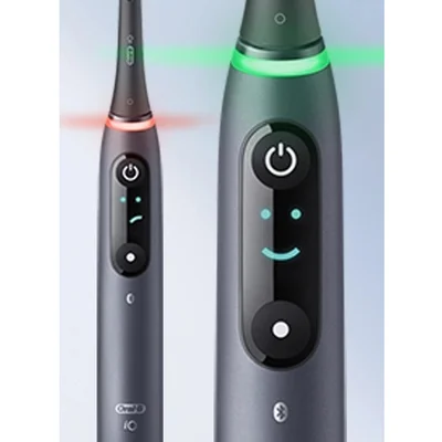 Oral-B iO toothbrush showing the pressure sensor light in red and green.