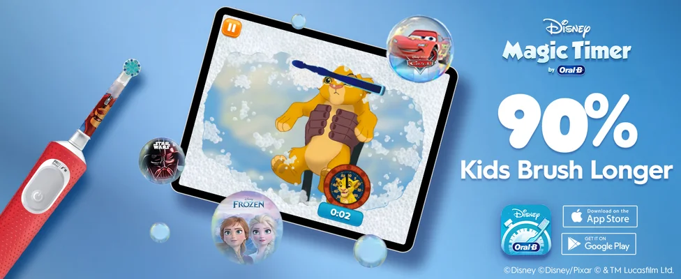 An Oral-B electric toothbrush with Disney designs is shown beside a tablet displaying the Disney Magic Timer app with Simba brushing his teeth. Text reads: “Disney Magic Timer by Oral-B – 90% Kids Brush Longer”. Logos for Frozen, Cars, and Star Wars appear in bubbles. App download icons for the App Store and Google Play are shown.