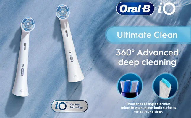 Oral-B iO Ultimate Clean brush heads with angled bristles that adapt to tooth surfaces.