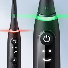 Oral-B toothbrush showing the pressure sensor with a green light indicating correct pressure.