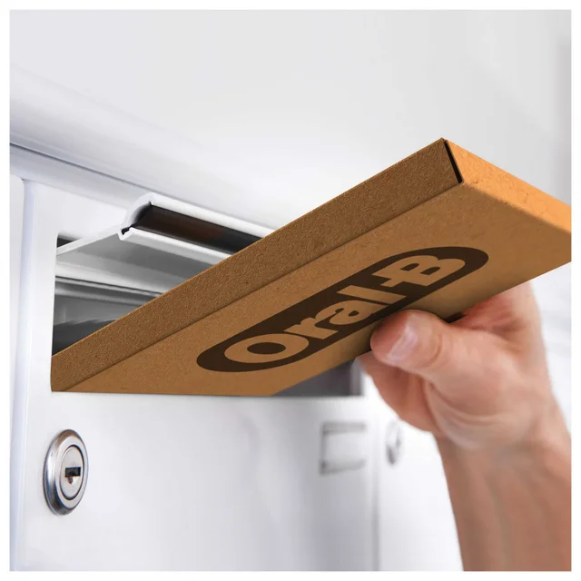 Oral-B CrossAction Toothbrush Head Black, CleanMaximiser Technology, 10 Counts, Mailbox Sized Pack