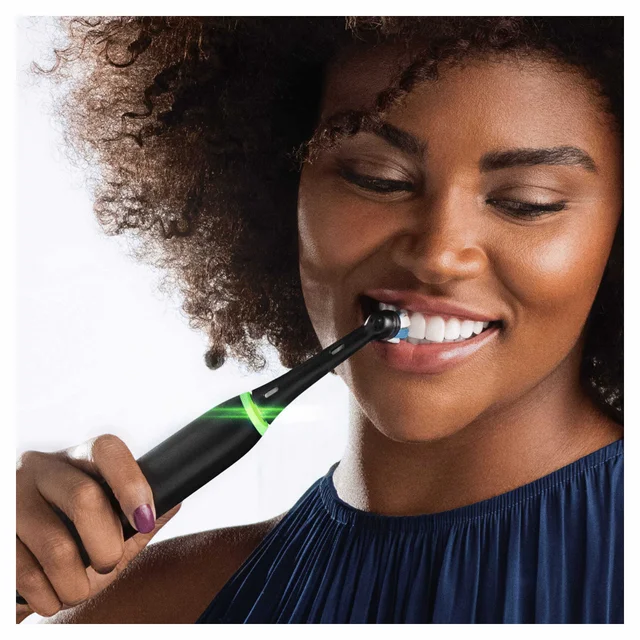Oral B iO4 Duo Pack of Two Electric Toothbrushes, Matte Black & White with Travel Case