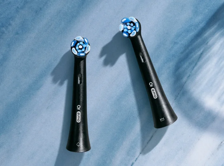 Oral-B iO Refill Heads 2 Heads in Black
